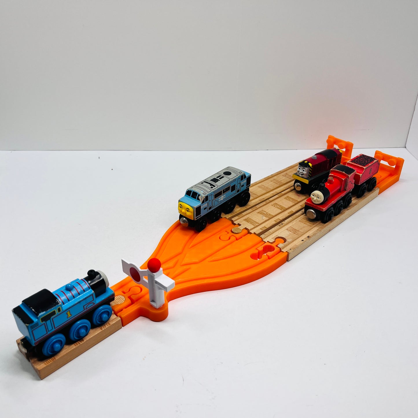 3 way Split Track & Triple Switch with Buffer
